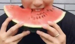 吃瓜网红小哥哥微博号,“瓜王降临！揭秘吃瓜网红小哥哥微博号背后的故事”